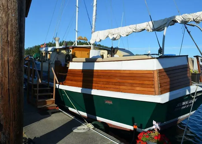 Wharfside Bed & Breakfast Bed & Breakfast Friday Harbor