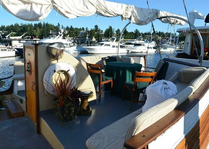 Wharfside Bed & Breakfast Bed & Breakfast Friday Harbor